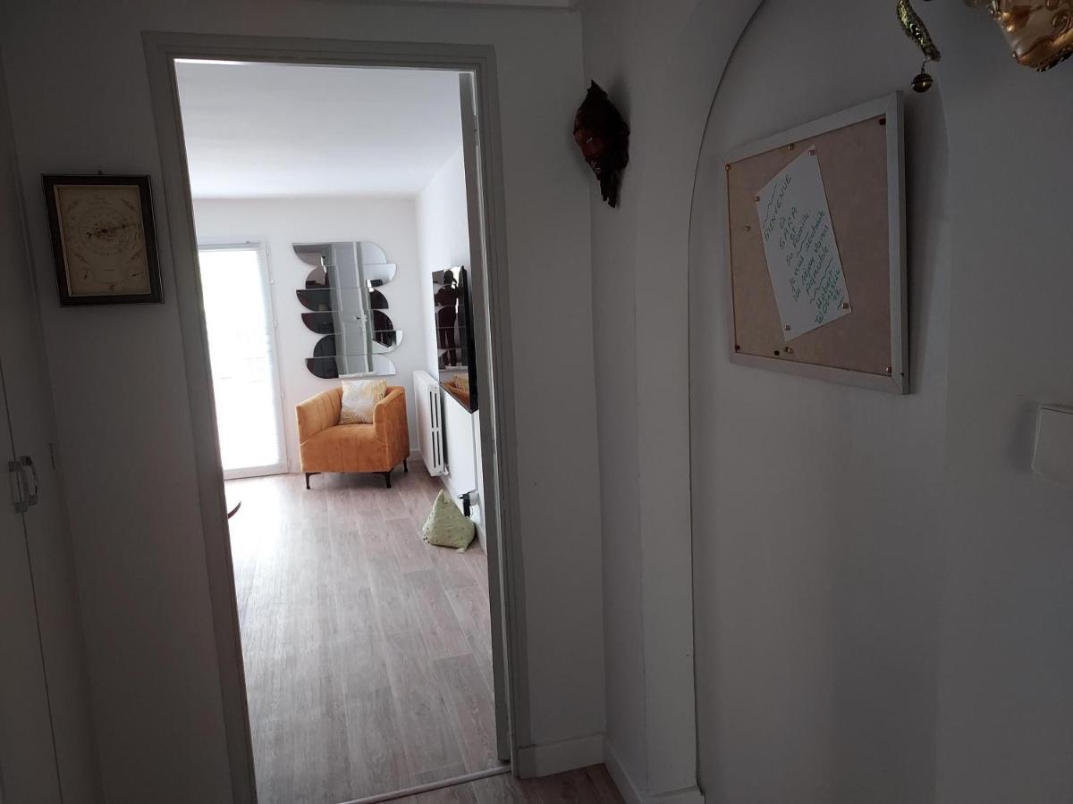Rez-de-chaussée privatif spacieux 3* d'une villa centre ville Hyères Exterior foto