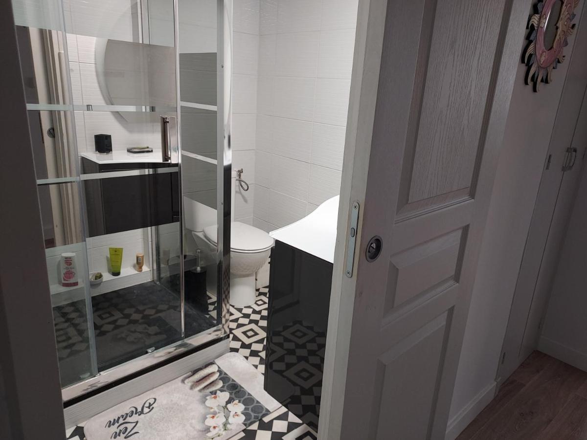 Rez-de-chaussée privatif spacieux 3* d'une villa centre ville Hyères Exterior foto