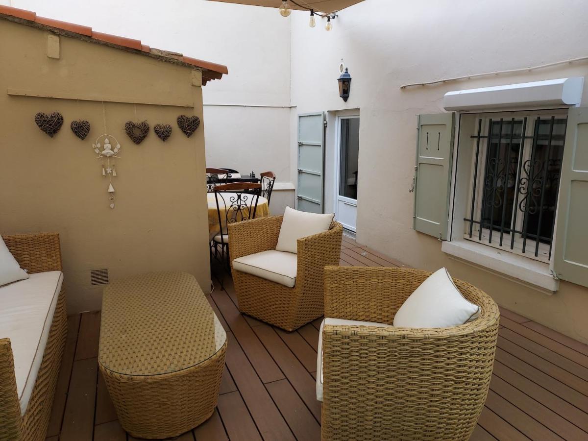 Rez-de-chaussée privatif spacieux 3* d'une villa centre ville Hyères Exterior foto